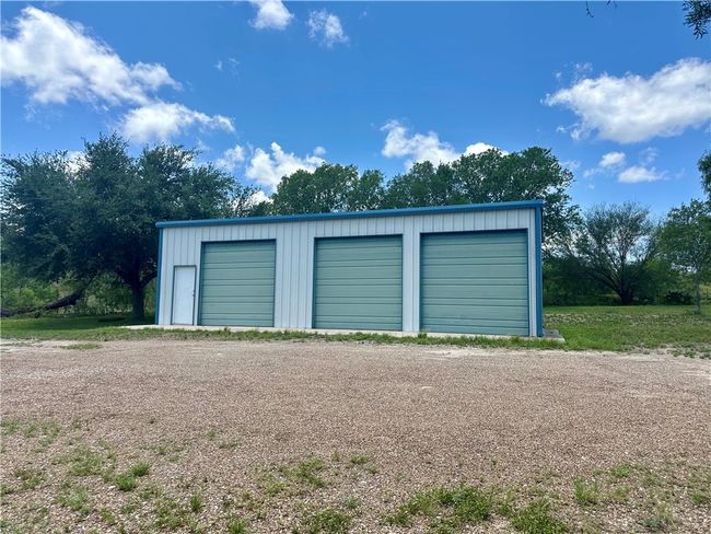 1069 Highway 72, House other with 4 bedrooms, 2 bathrooms and null parking in Three Rivers TX | Image 12