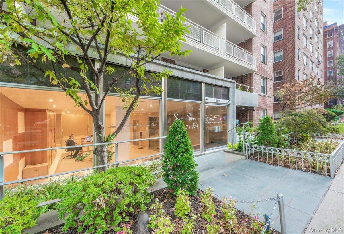 Commercial Sale in New York 2
