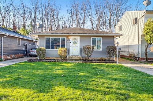 18840 Nitra Ave, Maple Heights, OH, 44137-1605 | Card Image