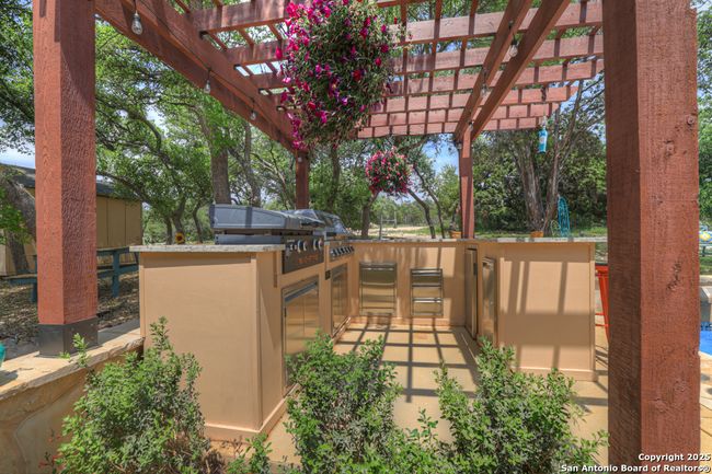 Outdoor kitchen and pergola | Image 5