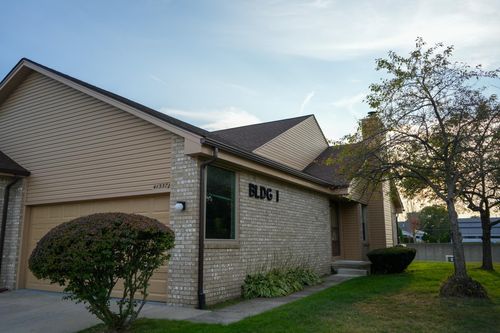 41337 Ambercrest Dr, Sterling Heights, MI, 48314-3715 | Card Image
