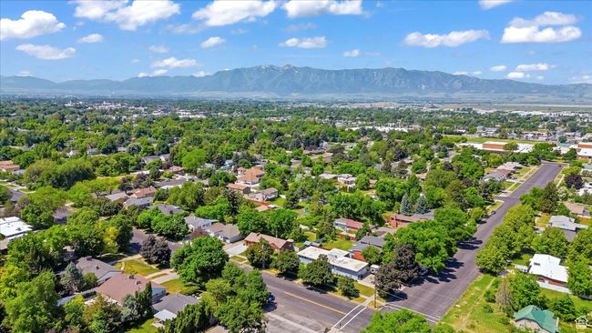 Aerial view of residential area featuring mountains | Image 50