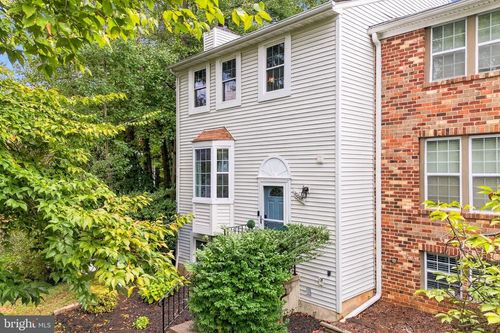 10008 Chestnut Wood Ln, BURKE, VA, 22015-2701 | Card Image