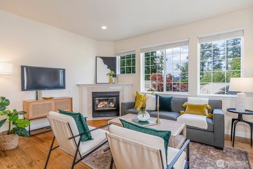 18636 Ne 55th Way, Redmond, WA, 98052-6130 | Card Image