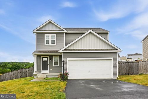 260 Luxor Ct, BUNKER HILL, WV, 25413-1159 | Card Image