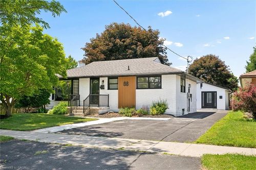 88 Woodhaven Rd, Kitchener, ON, N2C1V1 | Card Image