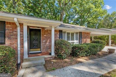 6875 Heathfield Drive, House other with 5 bedrooms, 3 bathrooms and null parking in Sandy Springs GA | Image 2