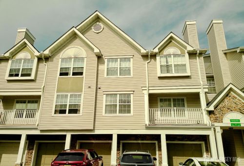 81 Inverness Dr, Edison, NJ, 08820-4654 | Card Image