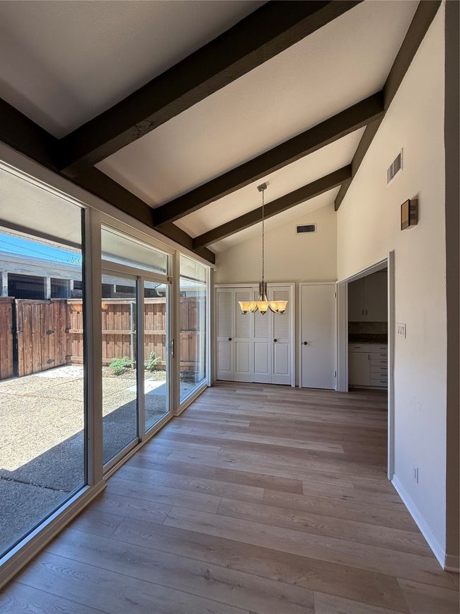 10527 Sandpiper Ln, Home with 3 bedrooms, 2 bathrooms and null parking in Dallas TX | Image 7
