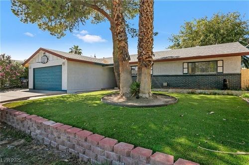 4531 Paseo El Rio Dr, Las Vegas, NV, 89121-5428 | Card Image