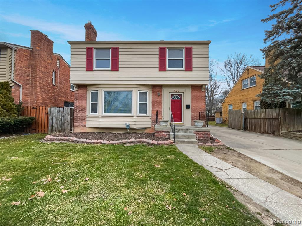12 Mile Rd, Royal Oak, MI 48073