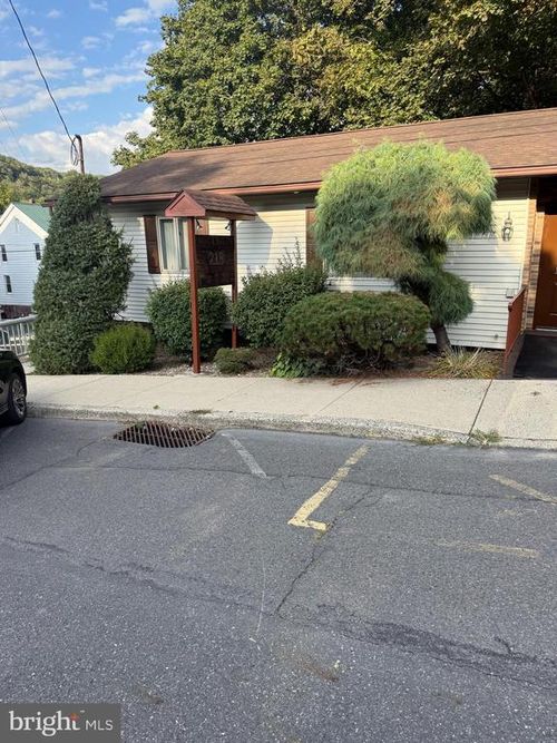 219 N Vine St, Mount Carmel, PA, 17851-1314 | Card Image