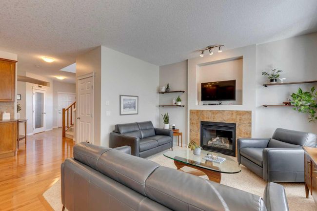 74 Kinlea Way Nw, Home with 3 bedrooms, 2 bathrooms and 4 parking in Calgary AB | Image 10