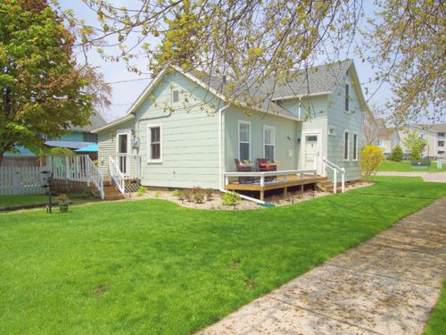 621 N 5th St, Grand Haven, MI, 49417-1015 | Card Image