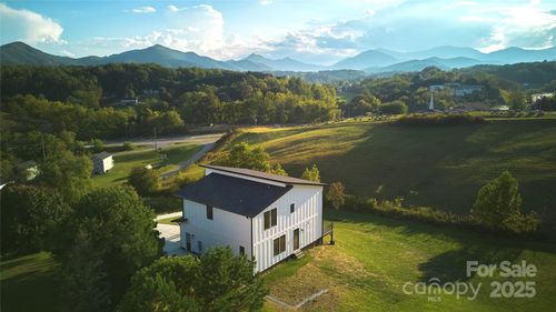 16 Lawson Ridge Rd, Leicester, NC, 28748-8601 | Card Image