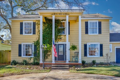 923 S Lindsay St, Gainesville, TX, 76240-5615 | Card Image