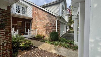 206 Waterside Dr, Townhouse with 3 bedrooms, 3 bathrooms and 2 parking in Peters Twp PA | Image 2