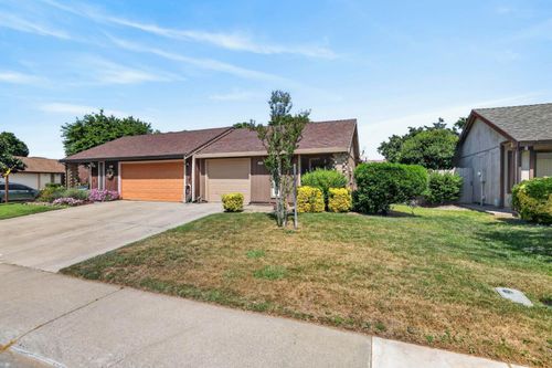 7803 Orchard Woods Cir, Sacramento, CA, 95828-6206 | Card Image