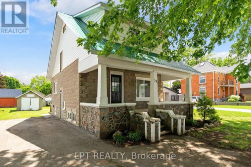 38 Main St N, Seaforth, ON, N0K1W0 | Card Image