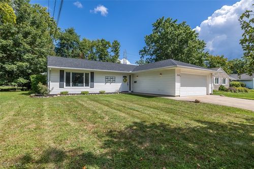 266 Jananna Dr, Berea, OH, 44017-2754 | Card Image