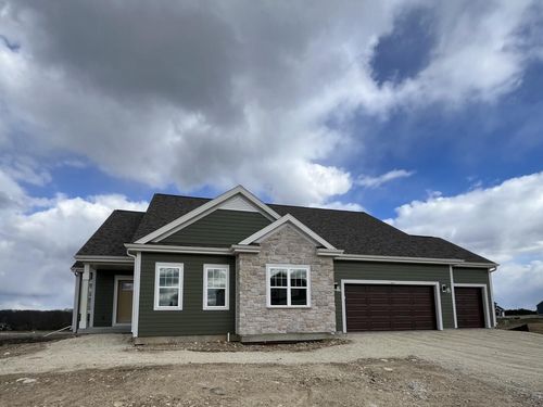 438 Sandstone St, Slinger, WI, 53086-1212 | Card Image