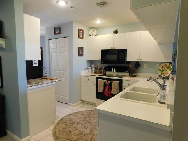 APT-2 - 6062 Se Landing Way, Condo with 2 bedrooms, 2 bathrooms and null parking in Stuart FL | Image 4