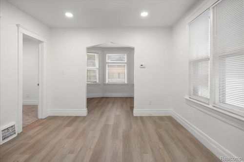 2270 Edwin St, Hamtramck, MI, 48212-3406 | Card Image