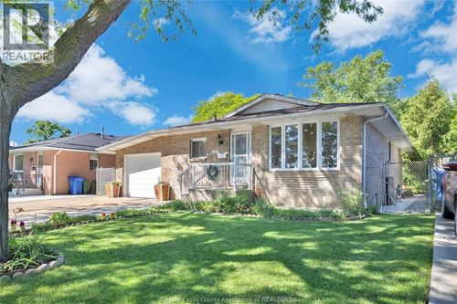 2709 Jefferson Blvd, Windsor, ON, N8T3E7 | Card Image