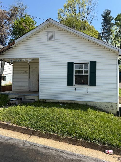 315 Clift St, Martinsville, VA, 24112-4737 | Card Image