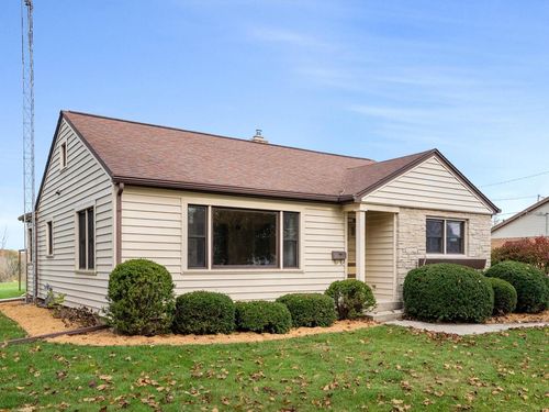 3104 Lindbergh Drive, Manitowoc, WI, 54220 | Card Image