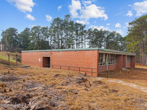 516 W Chapin Rd, Aberdeen, NC, 28315-2104 | Card Image