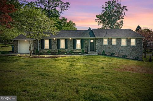 828 Mystery Ln, WEST CHESTER, PA, 19382-5306 | Card Image