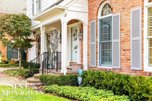 926 Lochmoor Pl, Grosse Pointe Woods, MI, 48236-1481 | Card Image