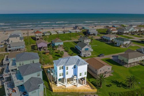 622 Crane Ct, Surfside Beach, TX, 77541-9489 | Card Image