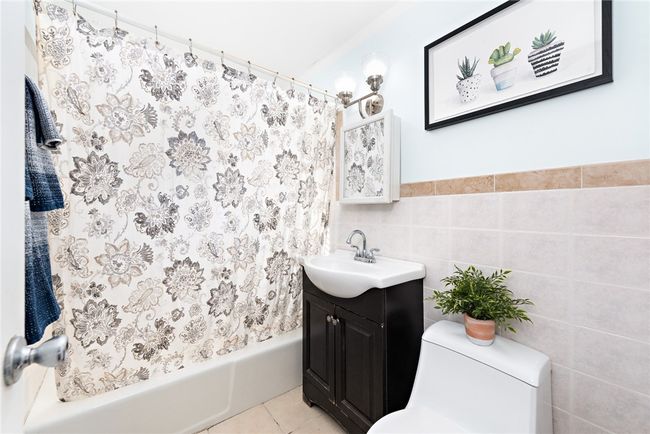 UNIT-712 - 70 Carroll Ave, Condo with 2 bedrooms, 1 bathrooms and 2 parking in Newport RI | Image 19