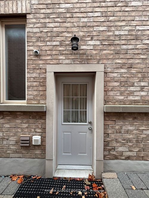 206 Aspenwood Dr, Newmarket, ON, L3X3L1 | Card Image