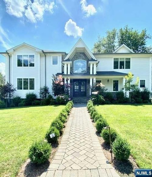 41 Sunset Rd, Demarest, NJ, 07627-2413 | Card Image