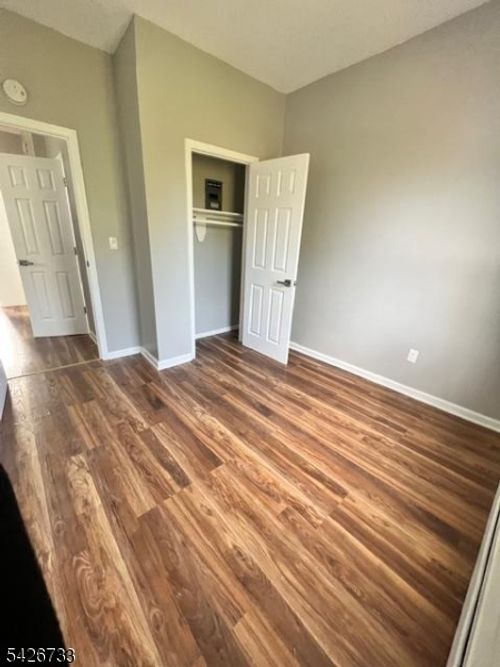 2-909 Olive St, Elizabeth, NJ, 07201-1922 | Card Image