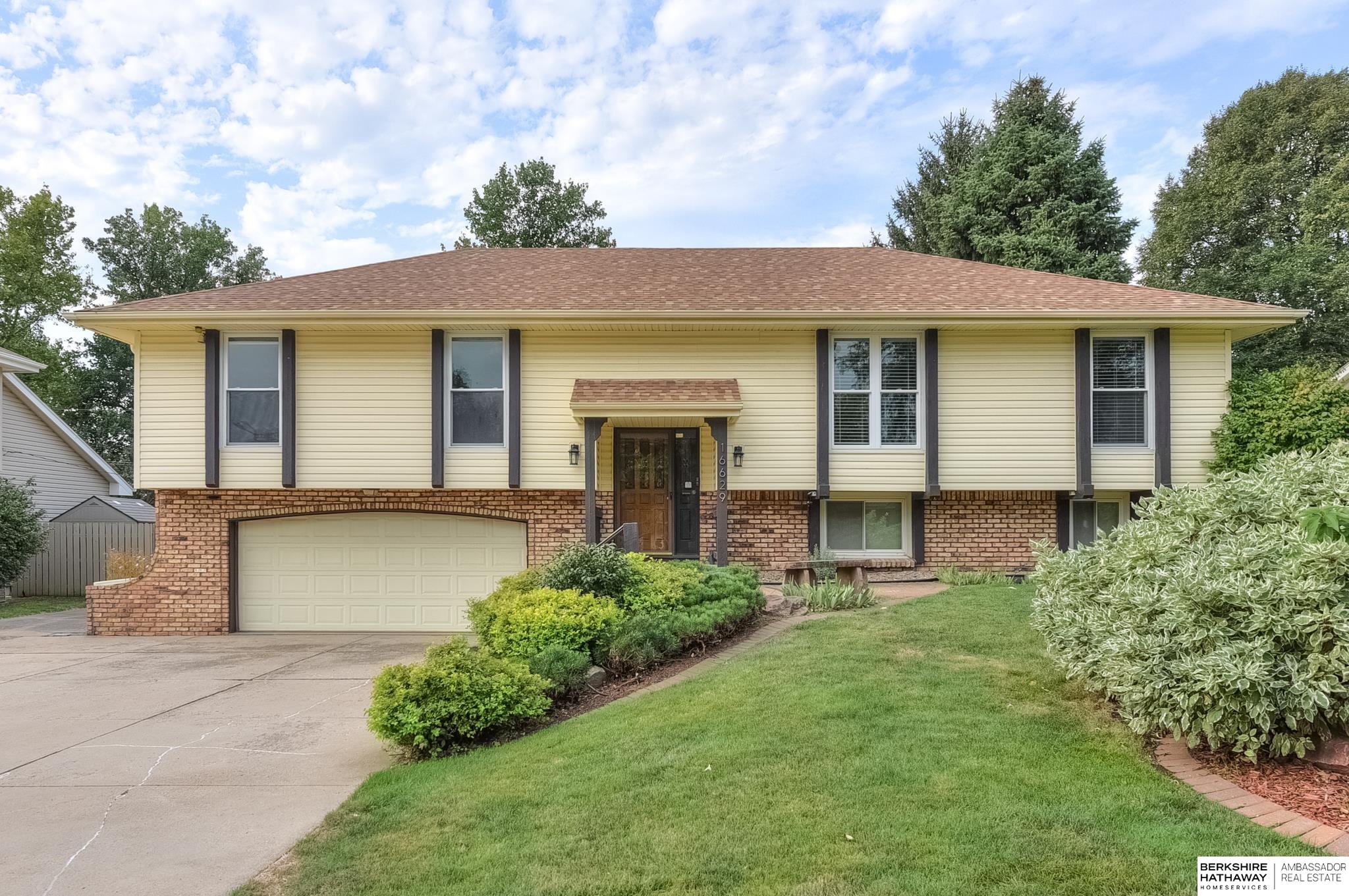 Poppleton Ave, Omaha, NE 68130