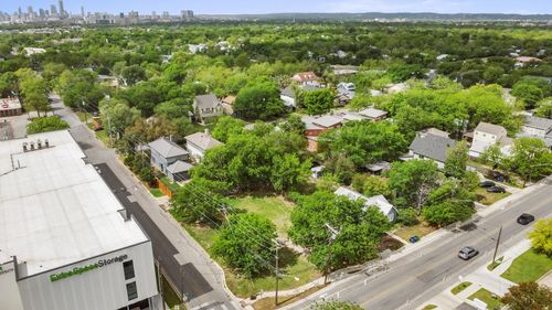 945 E 51st St, Austin, TX, 78751-2242 | Card Image