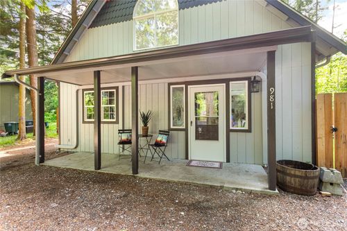 981 Red Valley Ln, Maple Falls, WA, 98266-7065 | Card Image