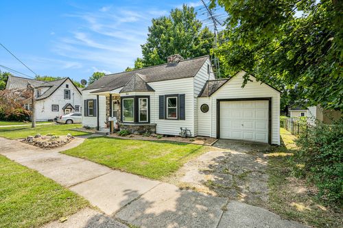 211 E Wheeler St, Three Rivers, MI, 49093-1441 | Card Image