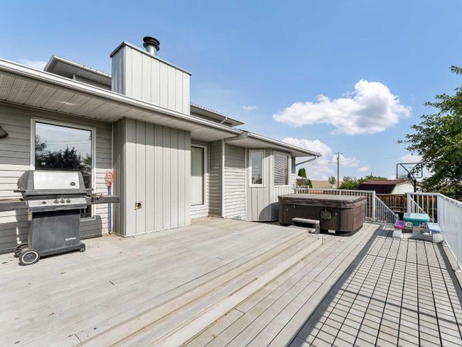 915 7 Street Se, Home with 4 bedrooms, 3 bathrooms and 2 parking in Redcliff AB | Image 38