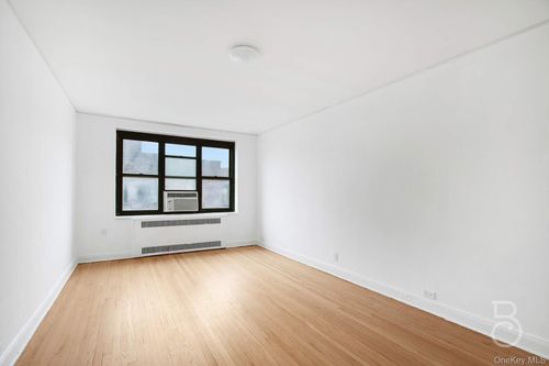 6i-34-20 79th St, Jackson Heights, NY, 11372-2611 | Card Image