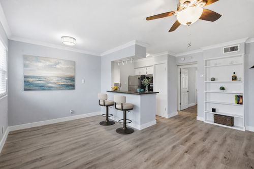 apt-232-2401 Manor Rd, Austin, TX, 78722-2014 | Card Image