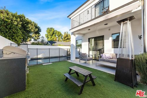 18903 Hatteras St, Tarzana, CA, 91356-1306 | Card Image