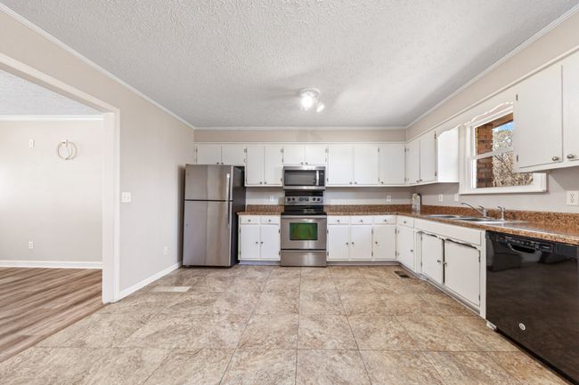 9211 Bates Trl, House other with 3 bedrooms, 2 bathrooms and 1 parking in Lyles TN | Image 19