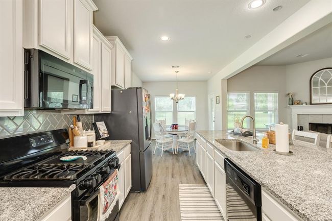 2337 Shalmar Dr, House other with 4 bedrooms, 2 bathrooms and 3 parking in West Columbia TX | Image 16