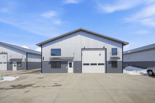 3320 39th St S, Fargo, ND, 58104-7398 | Card Image