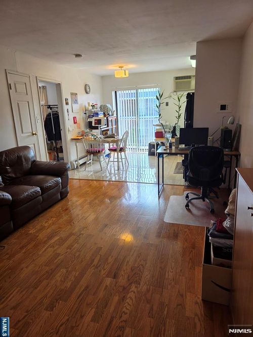 201 12th St, Palisades Park, NJ, 07650-2048 | Card Image